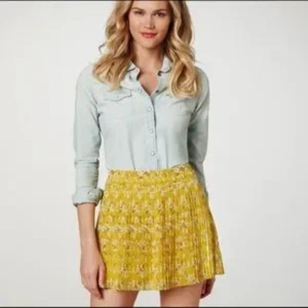 American Eagle Outfitters Chic Yellow Floral Feminine Pleated Mini Skirt, 0/XS - Picture 2 of 11